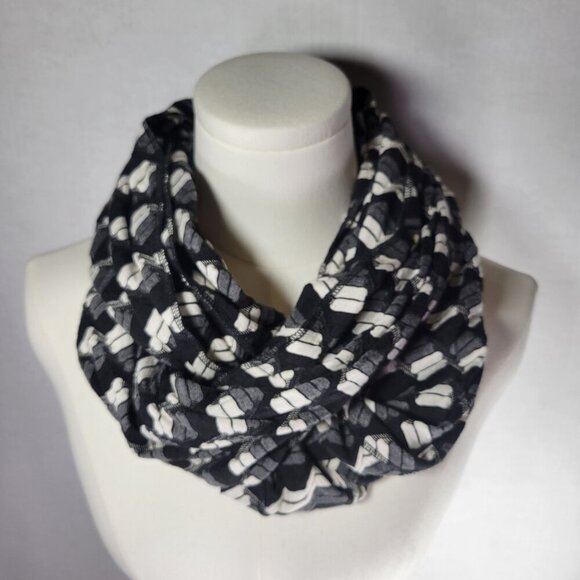 Dana Herbert Black & White Geometric Professional Lightweight Infinity Scarf - Picture 1 of 6